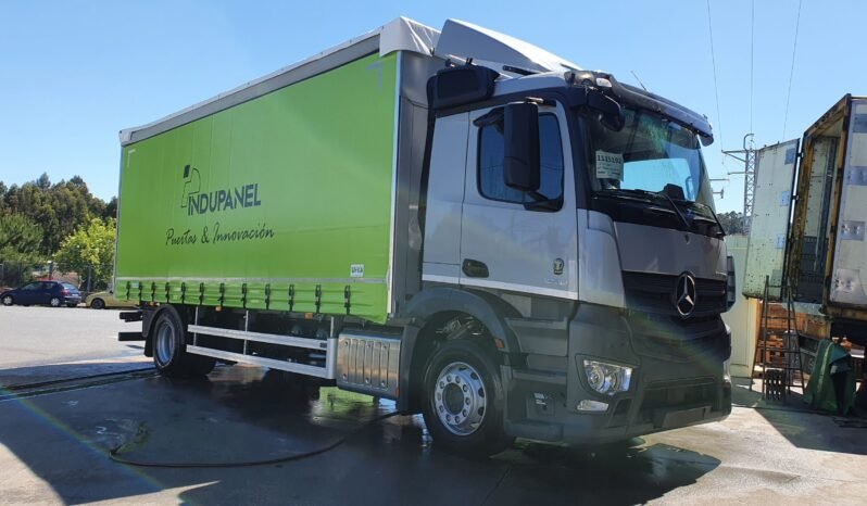 
CARROCERIA CON LONAS LATERALES ELEVACIÓN HIDRAULICA , MERCEDES full									