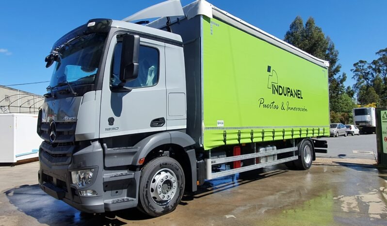 
CARROCERIA CON LONAS LATERALES ELEVACIÓN HIDRAULICA , MERCEDES full									