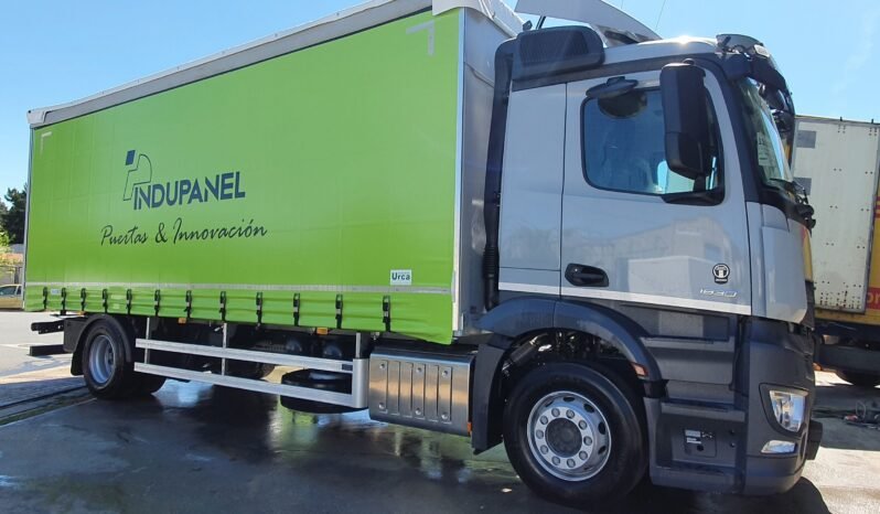 
CARROCERIA CON LONAS LATERALES ELEVACIÓN HIDRAULICA , MERCEDES full									
